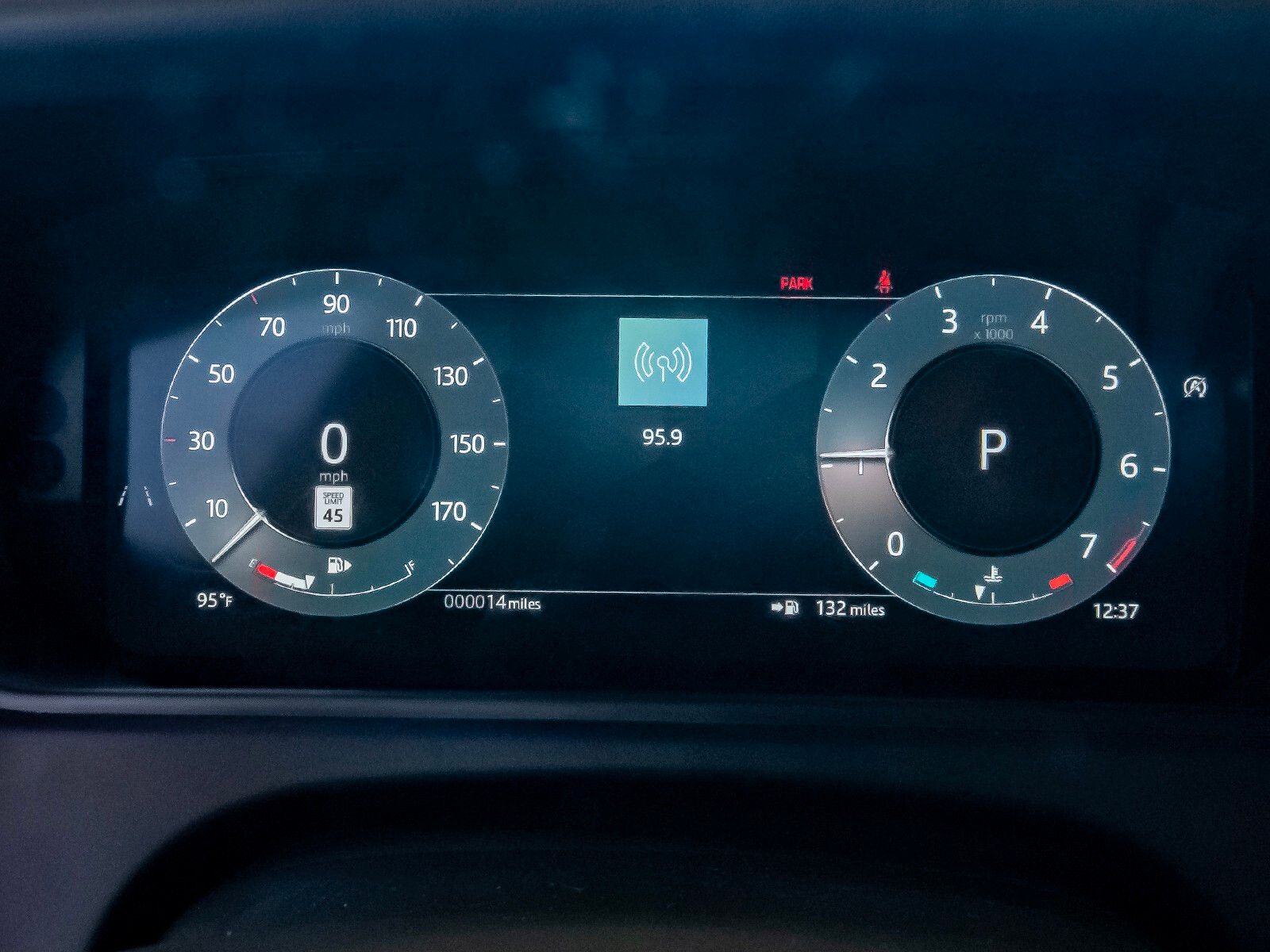 2026 Land Rover Range Rover Velar SE photo 9