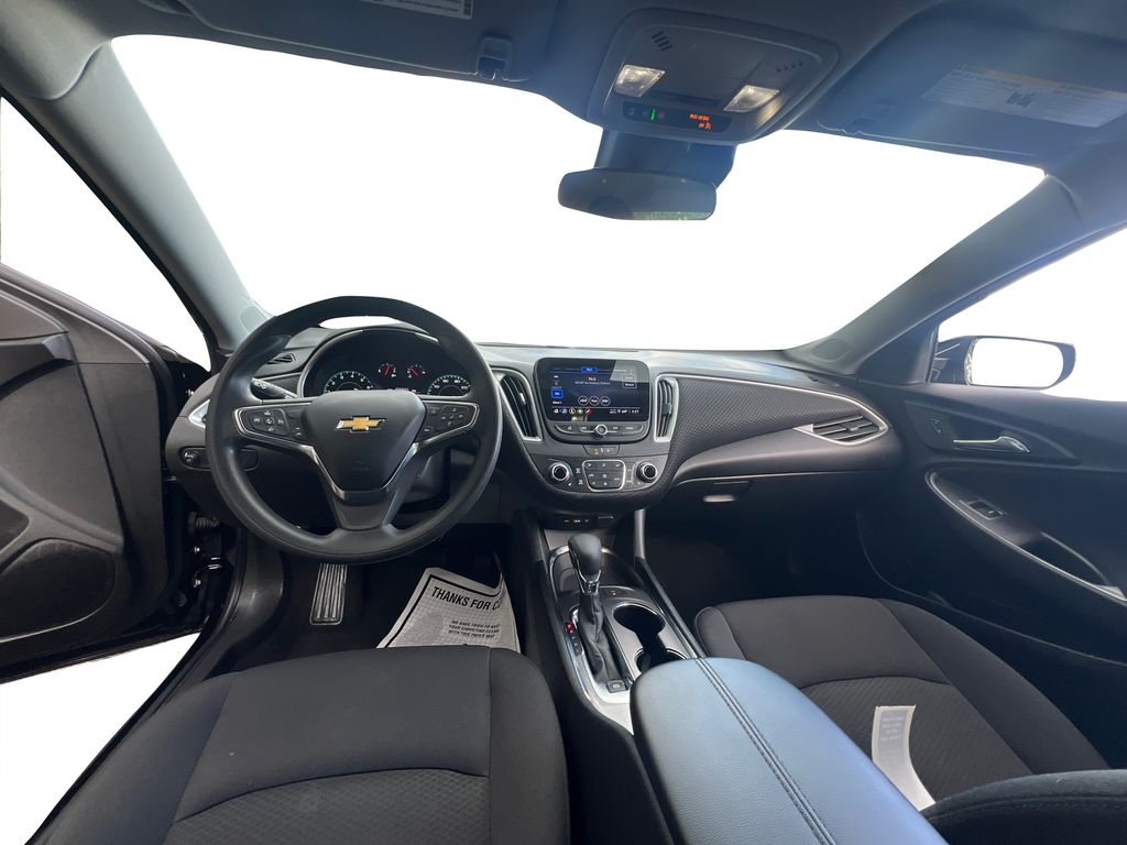 2025 Chevrolet Malibu 1LT photo 14