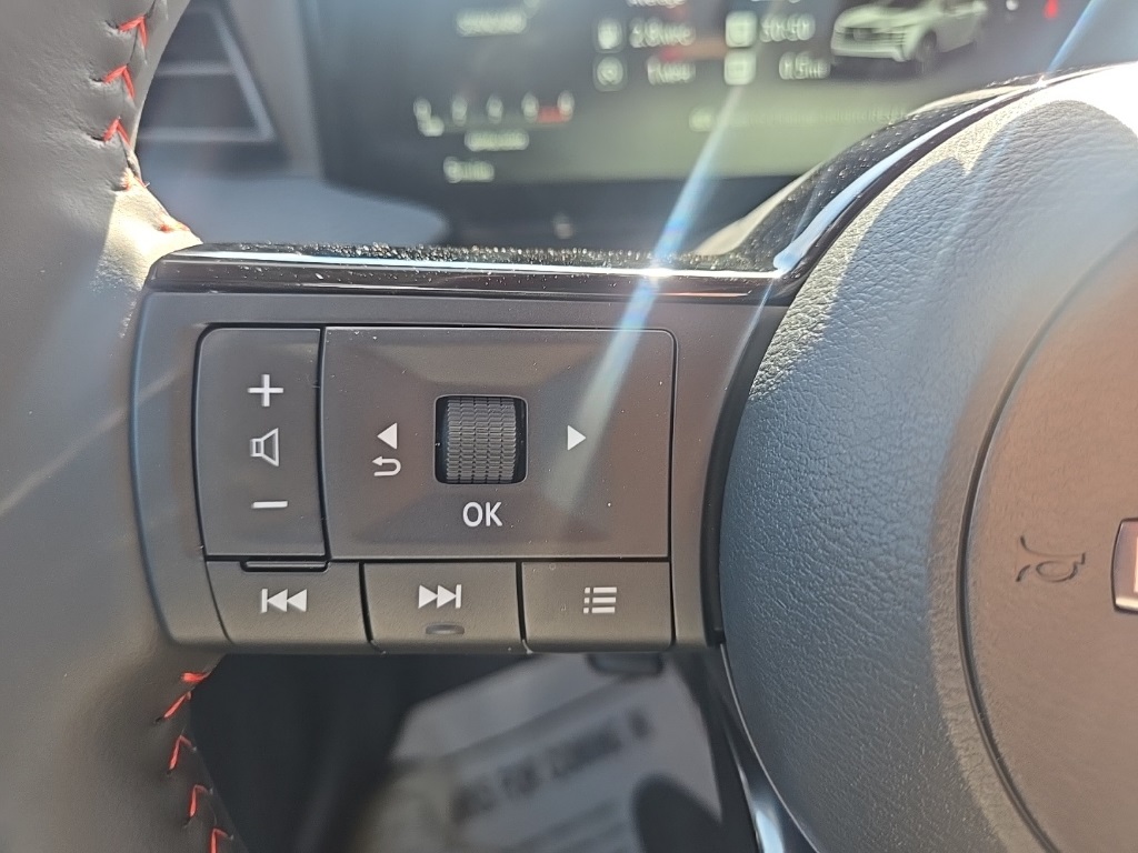 2026 Nissan Kicks SR photo 14