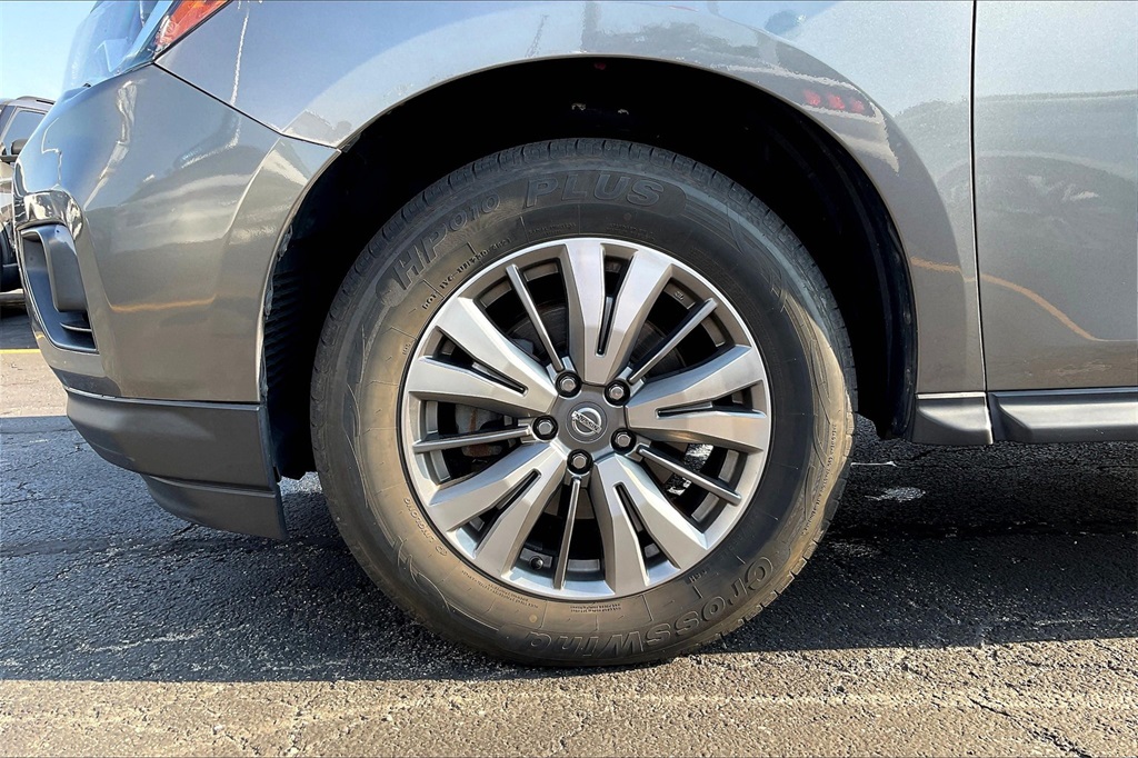 2019 Nissan Pathfinder SL photo 8