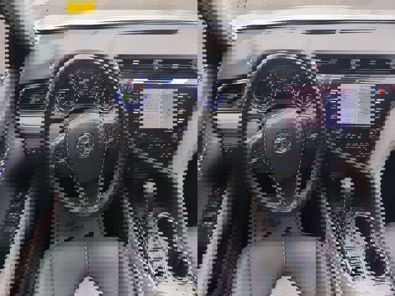2019 Toyota Camry SE XLE Hybrid photo 15