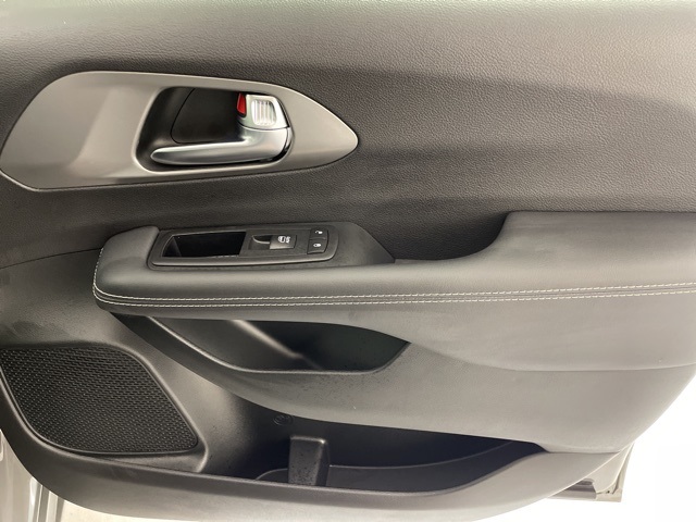 2025 Chrysler Pacifica photo 42