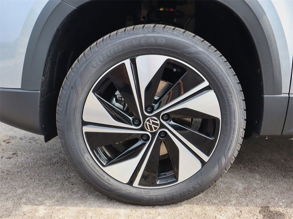 2025 Volkswagen Taos SE photo 9