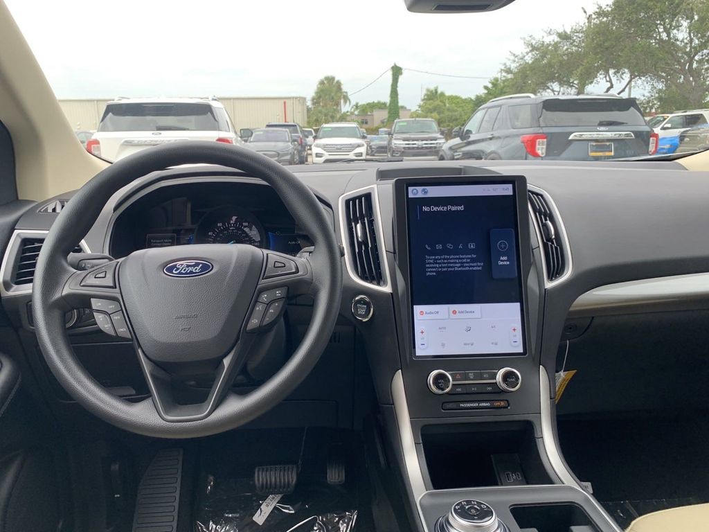 2024 Ford Edge SE photo 4