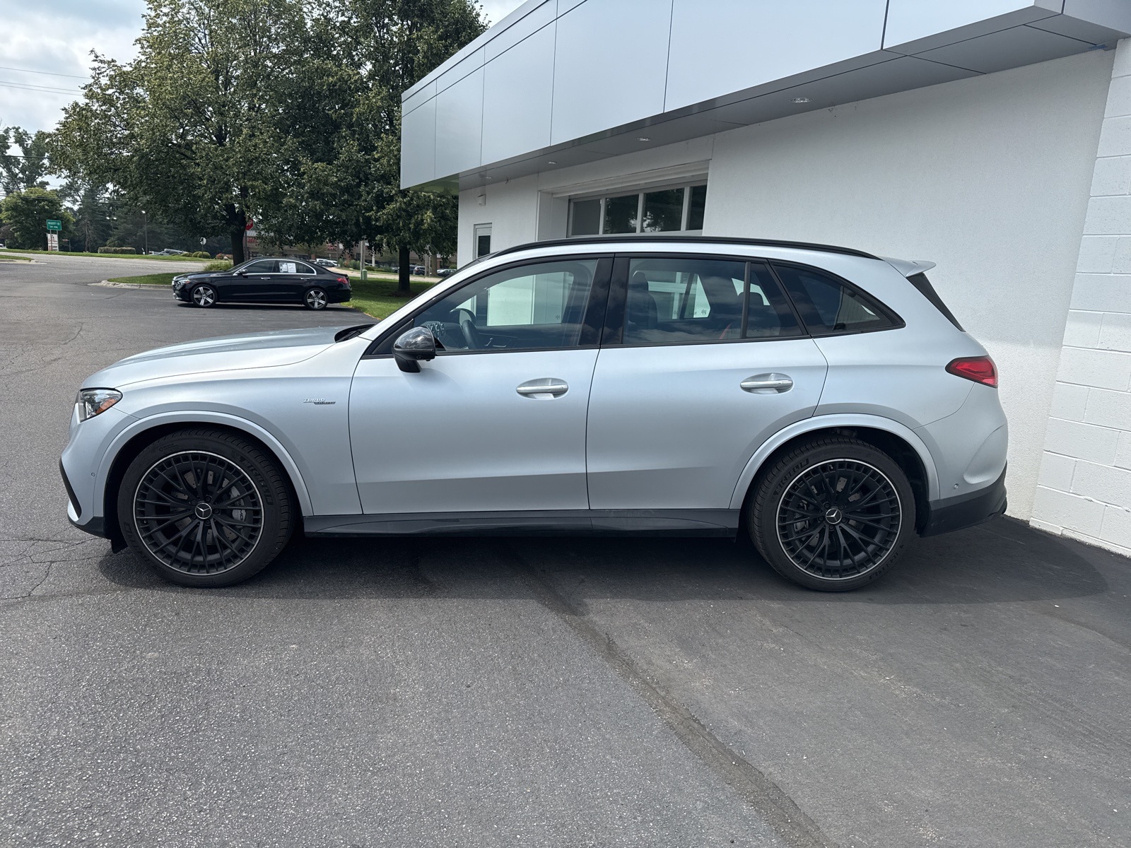 2024 Mercedes Benz GLC 43 AMG 4MATIC photo 2