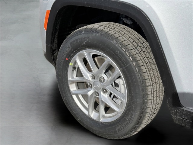 2025 Jeep Grand Cherokee Laredo X photo 9