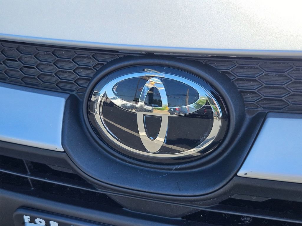 2023 Toyota Corolla LE photo 32