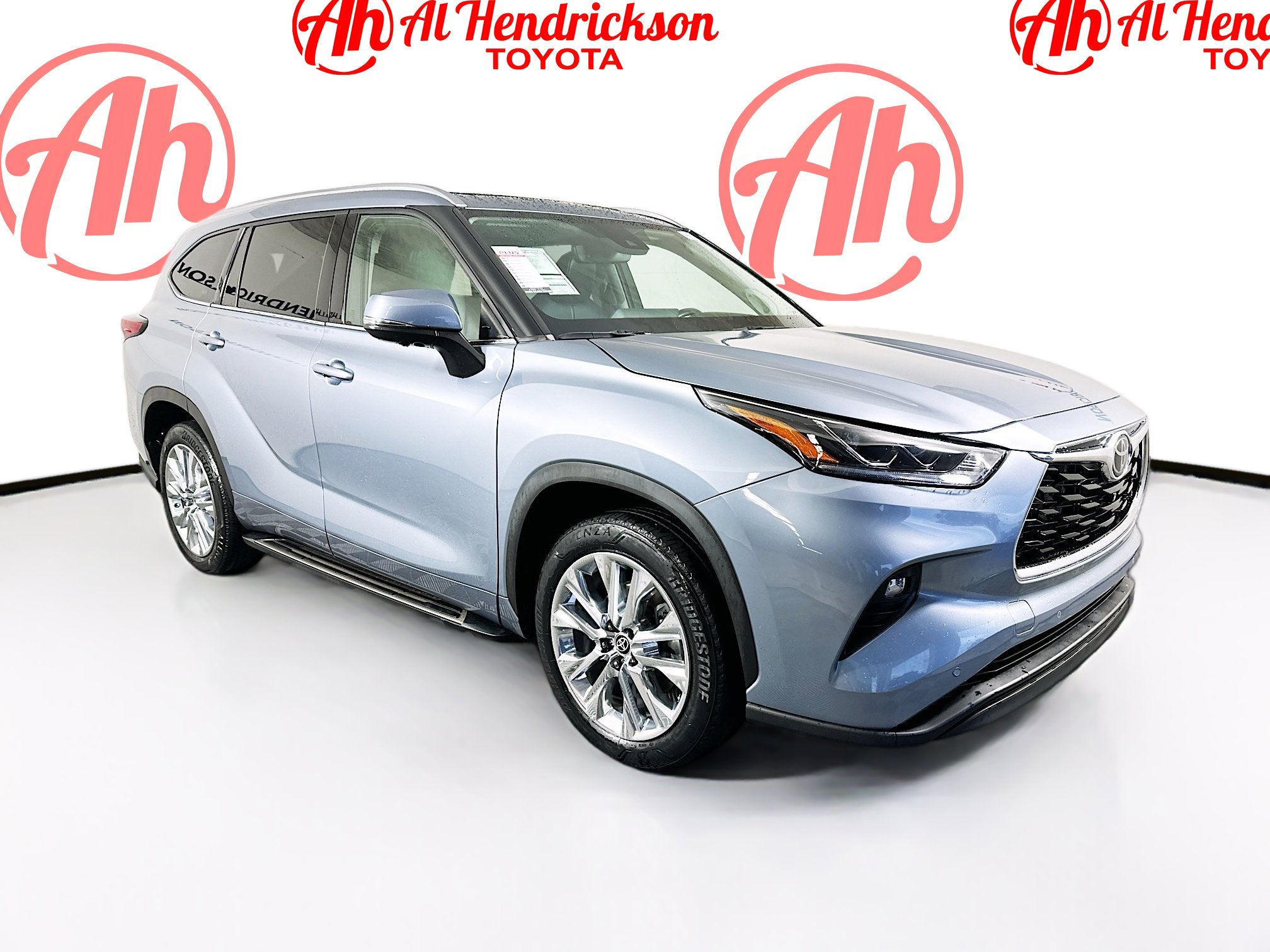 2023 Toyota Highlander Limited's photo