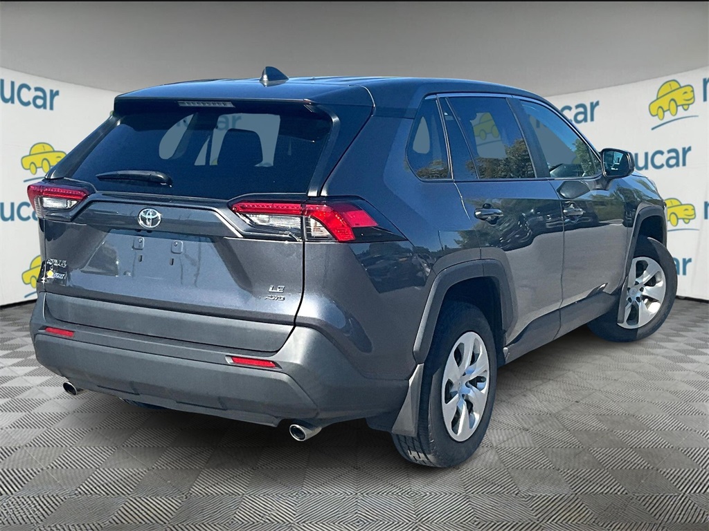 2022 Toyota RAV4 LE photo 6