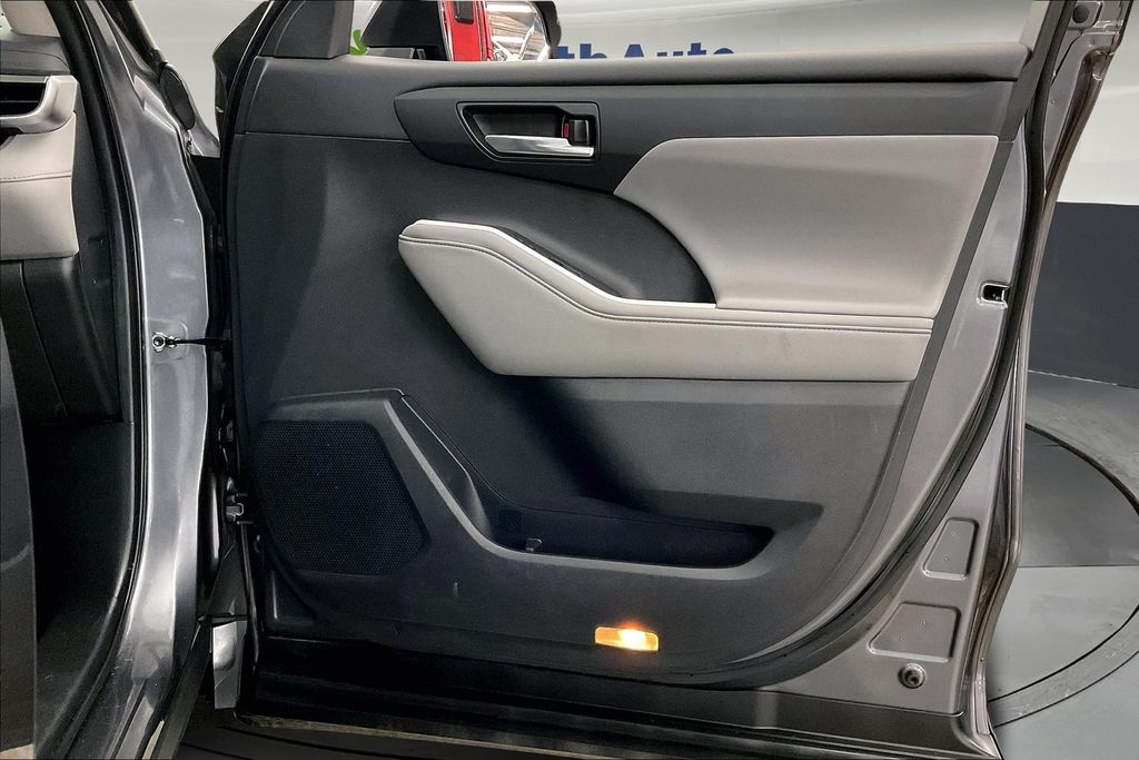 2021 Toyota Highlander Hybrid XLE photo 23