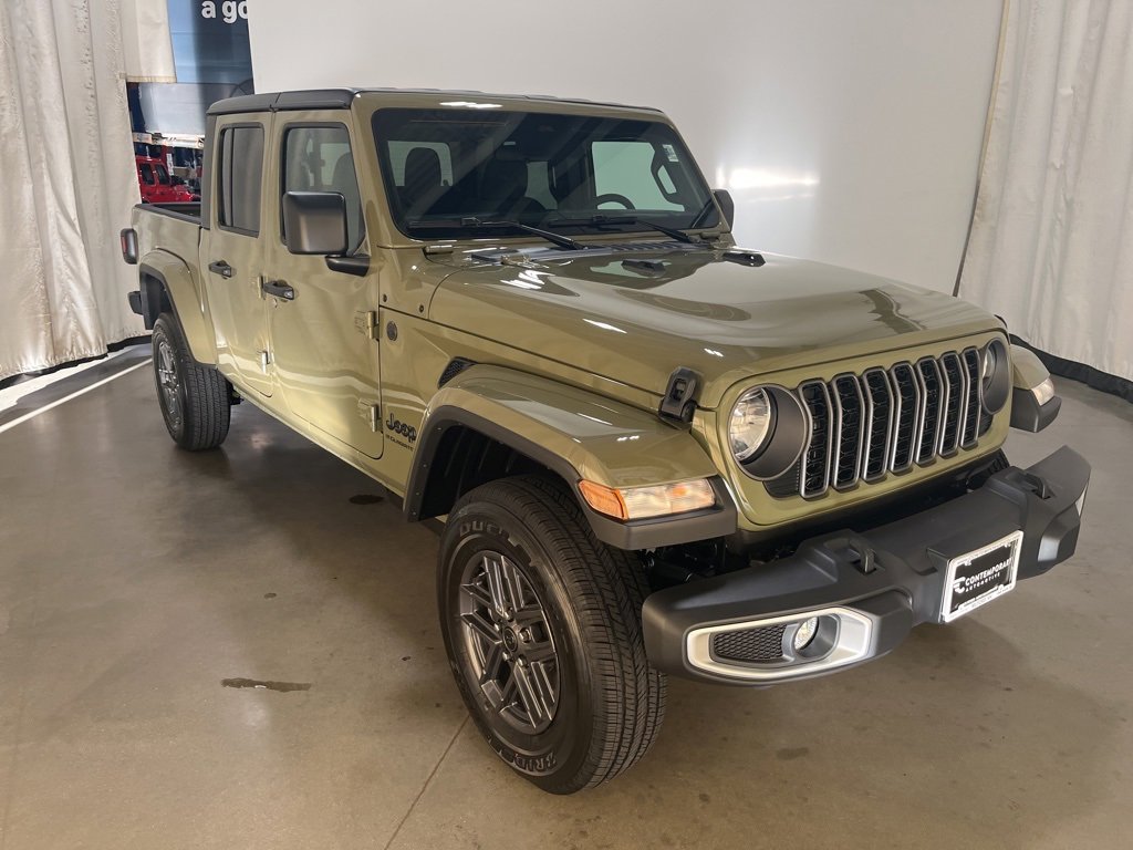 2026 Jeep Gladiator Sport S's photo