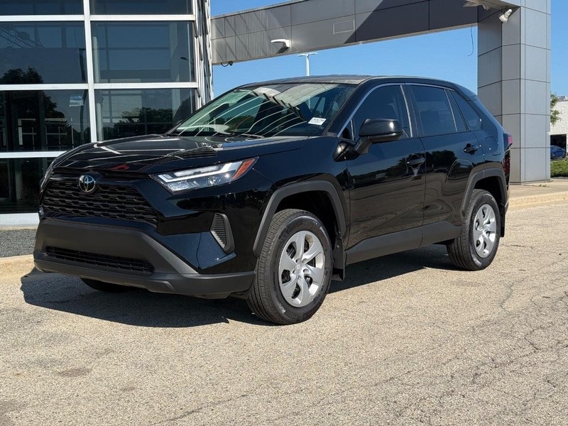 2025 Toyota RAV4 LE photo 7