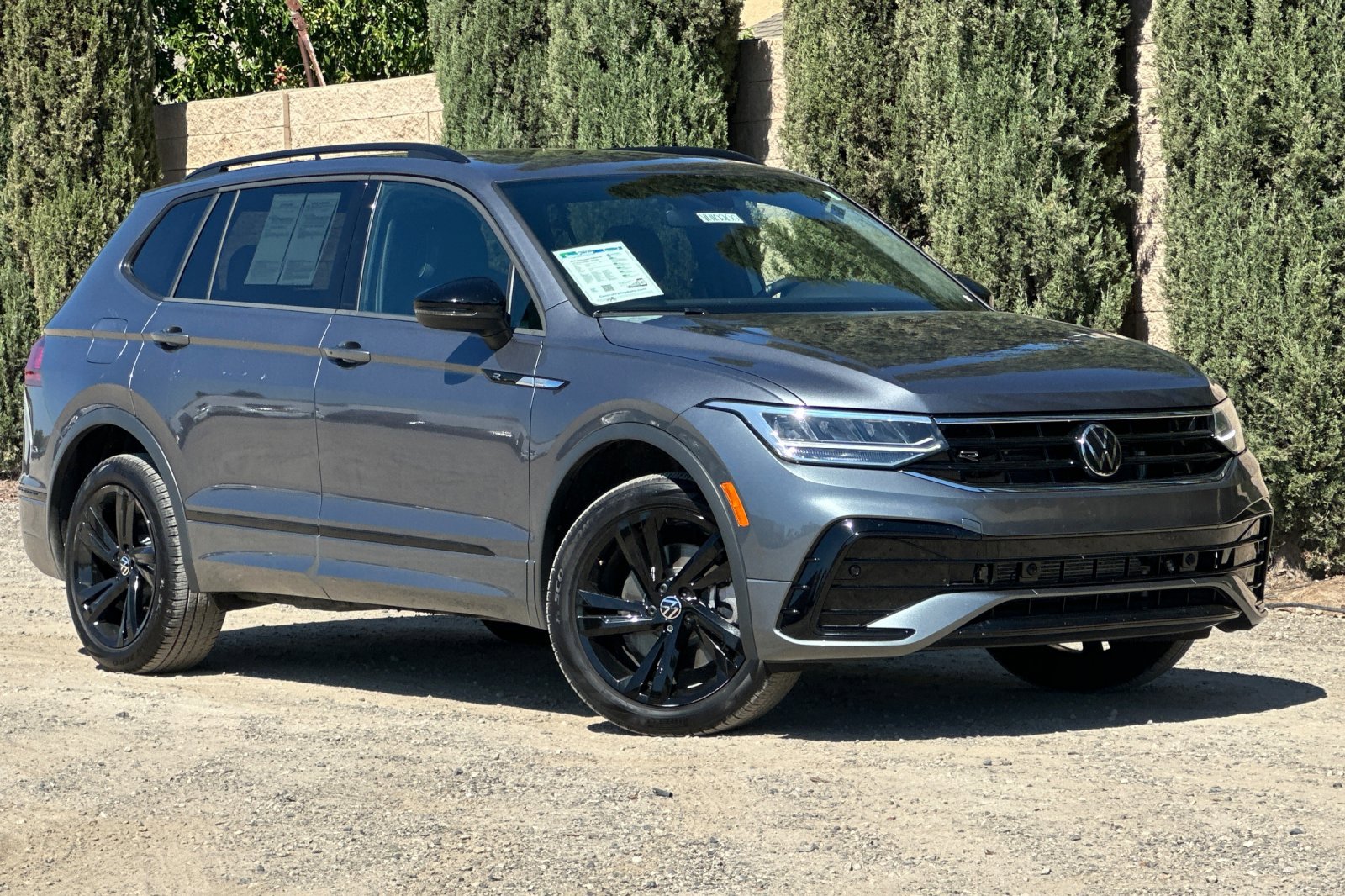 2024 Volkswagen Tiguan SE R-Line Black Sport photo 2