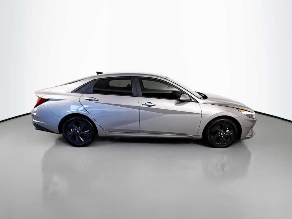 2022 Hyundai Elantra Blue photo 12