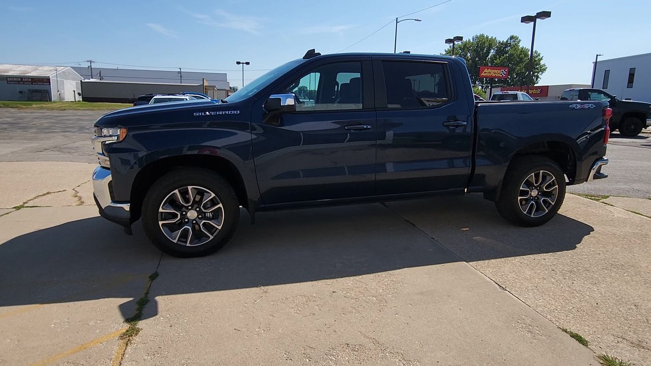 2022 Chevrolet Silverado 1500 LT photo 4
