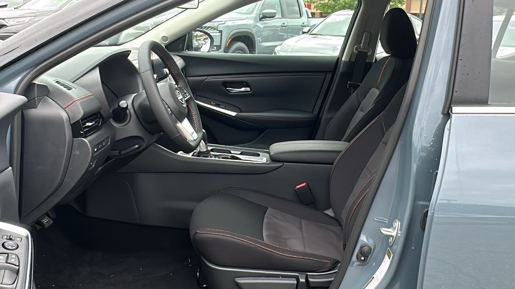 2025 Nissan Sentra SR photo 10