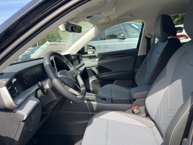 2025 Volkswagen Tiguan SE photo 3