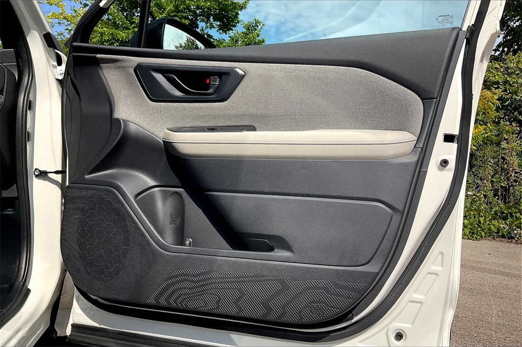 2025 Subaru Forester Base photo 23