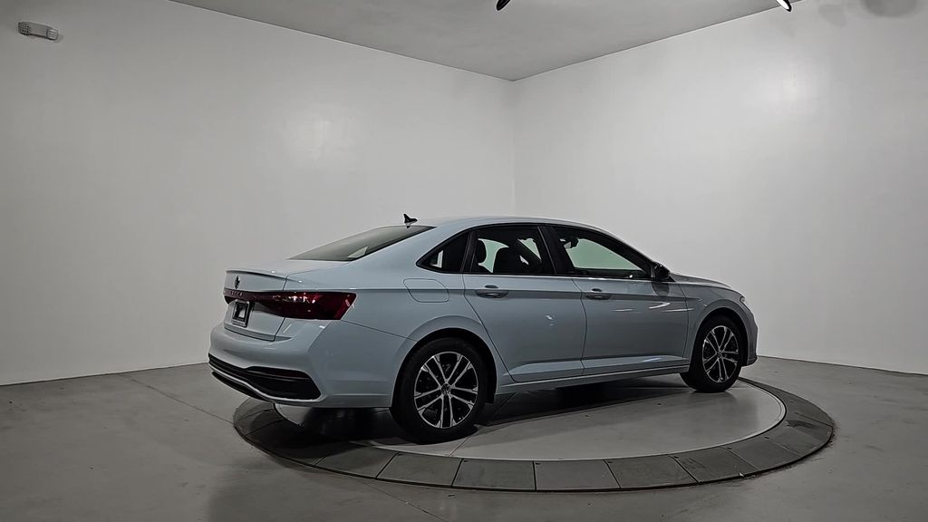 2025 Volkswagen Jetta 1.5T Sport photo 4