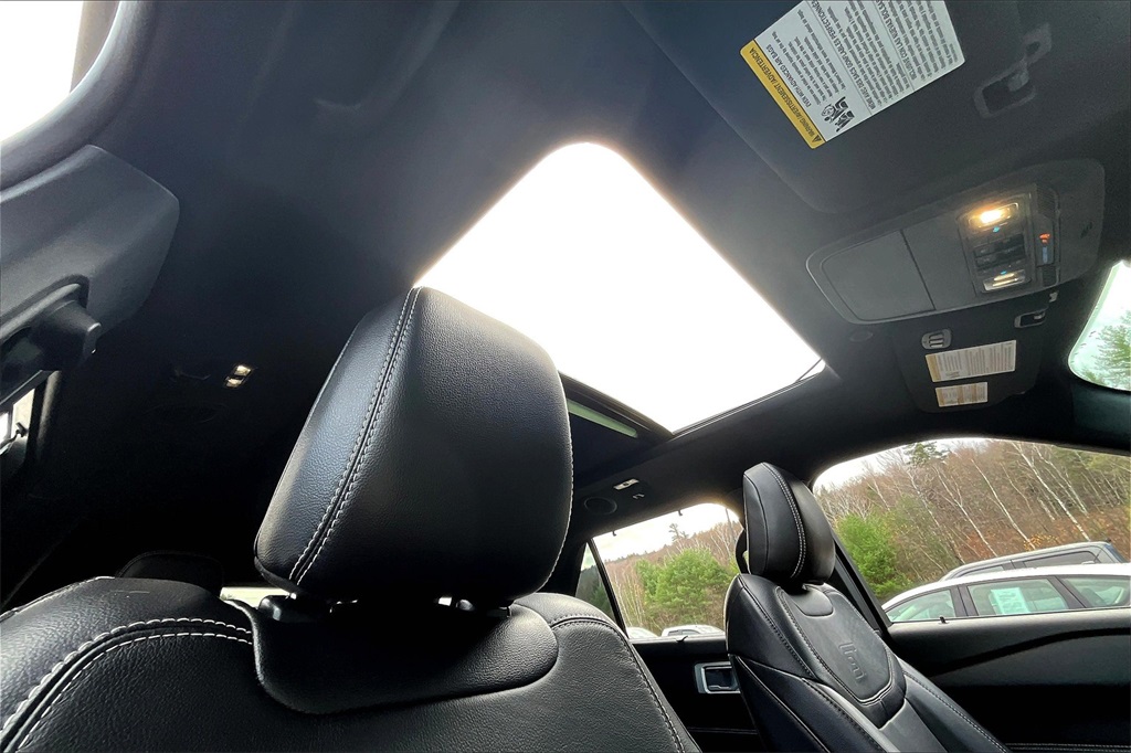 2023 Ford Explorer ST photo 21