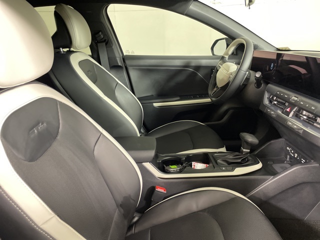 2025 Kia K4 GT-Line photo 12