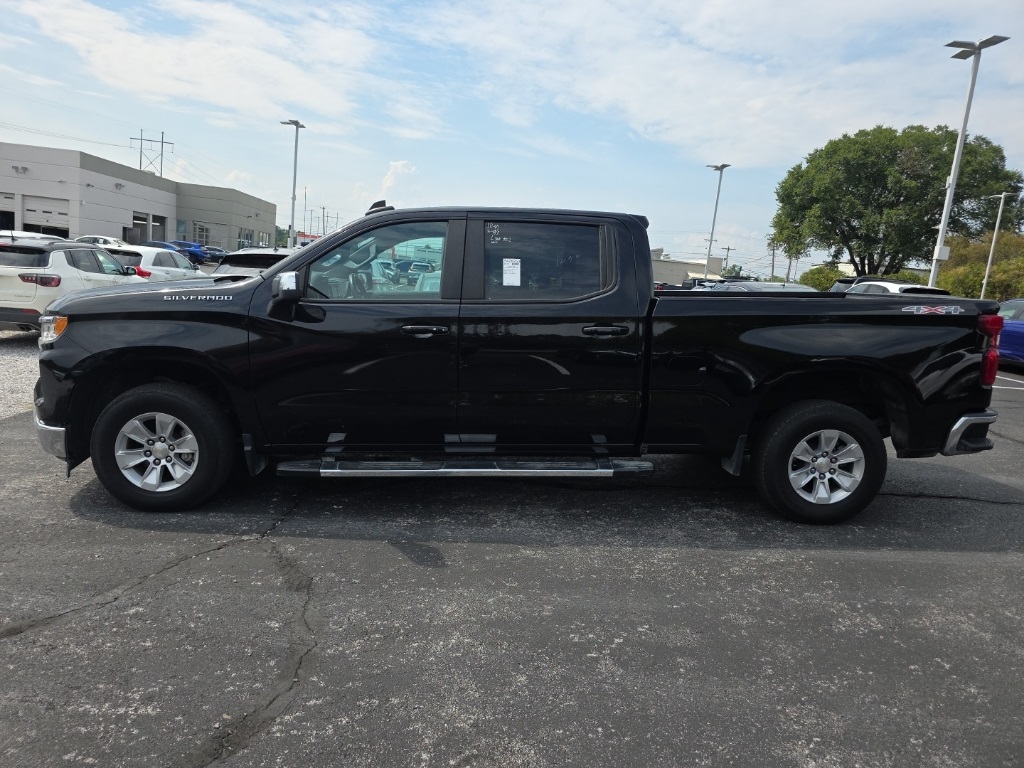 2023 Chevrolet Silverado 1500 LT photo 2