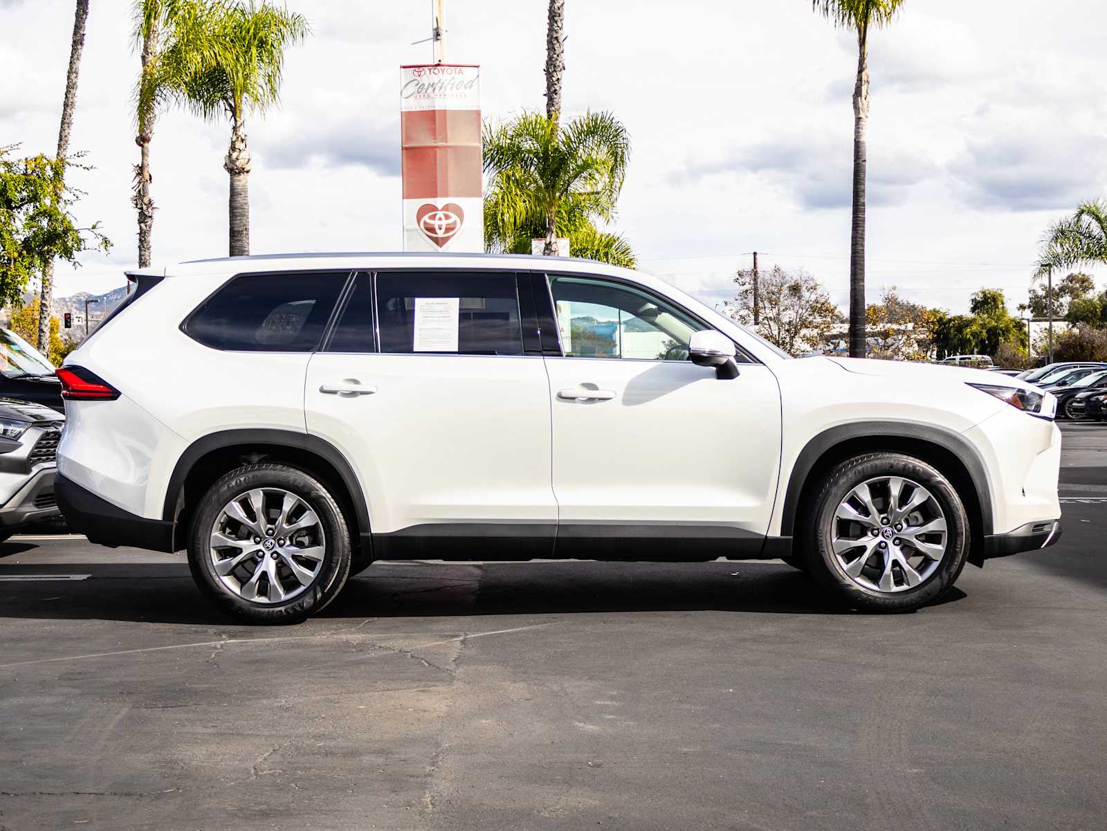 2024 Toyota Highlander Hybrid Limited photo 3