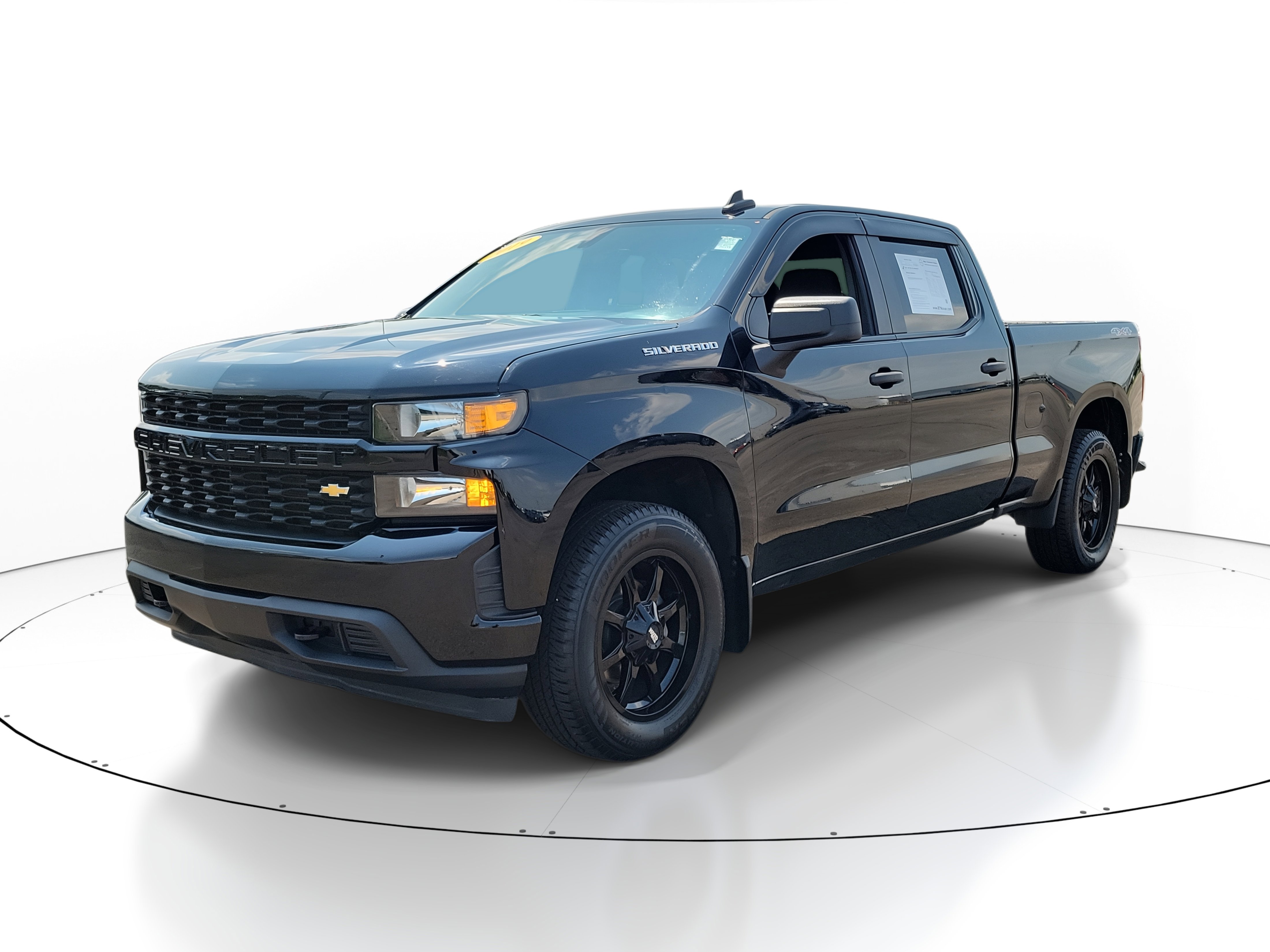 2019 Chevrolet Silverado 1500 Custom photo 2