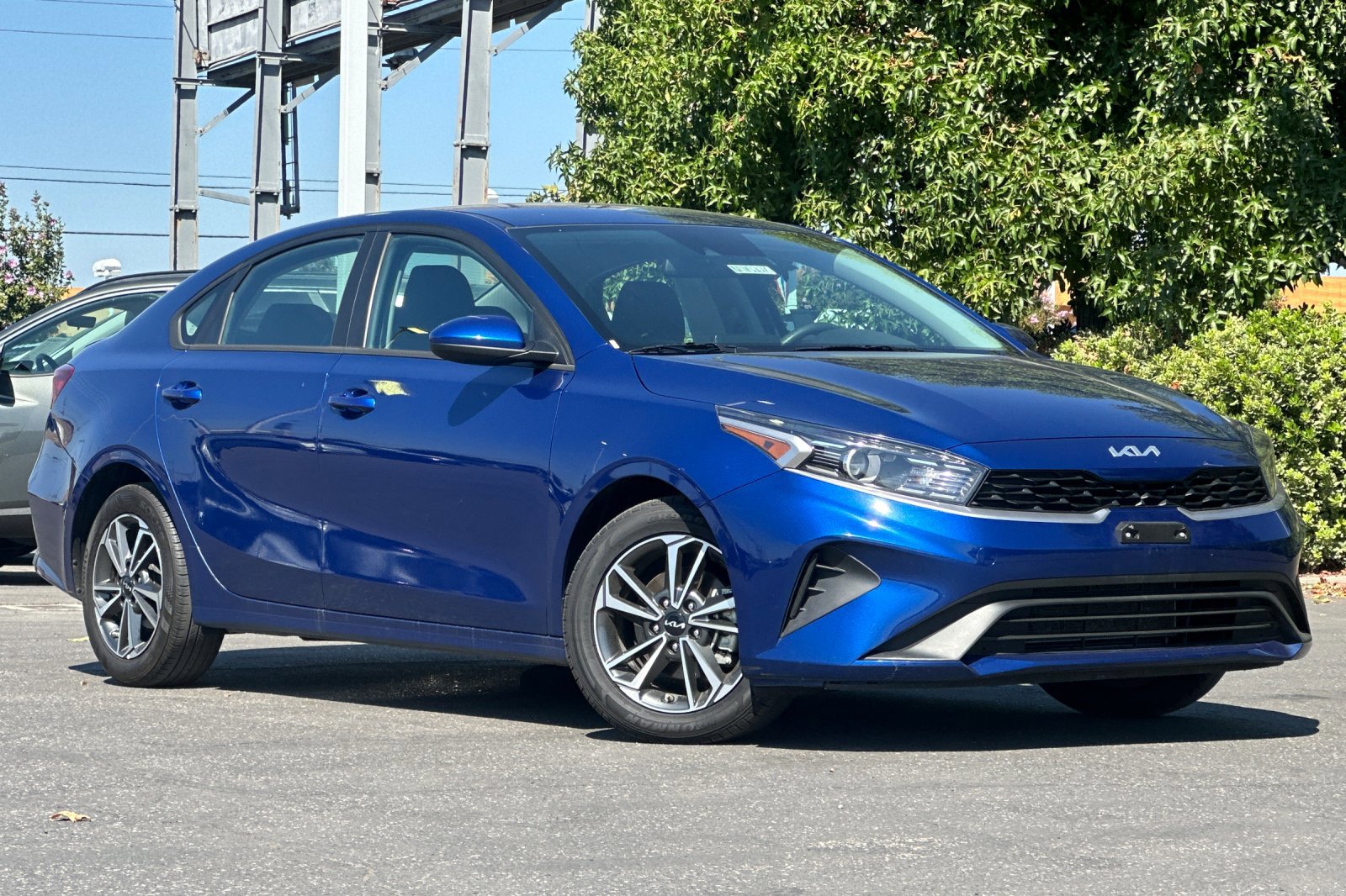 2023 Kia Forte LXS photo 2