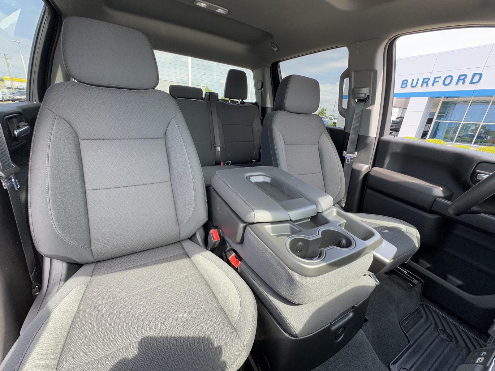 2025 Chevrolet Silverado 2500HD Custom photo 40