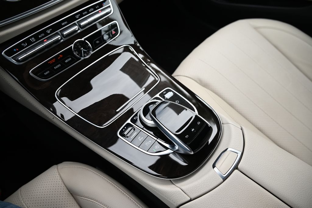 2019 Mercedes Benz E 300 photo 22