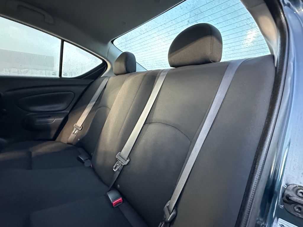2015 Nissan Versa 1.6 Plus photo 10