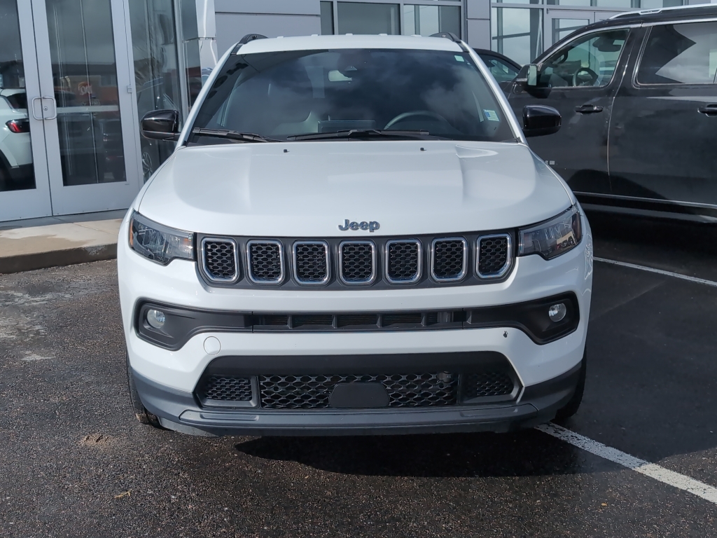 2024 Jeep Compass Latitude photo 2