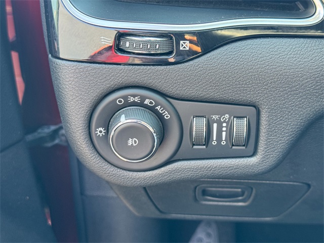 2020 Jeep Cherokee Altitude photo 36