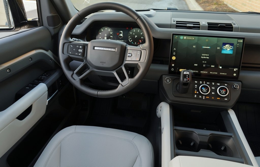 2026 LAND ROVER DEFENDER - Image 15