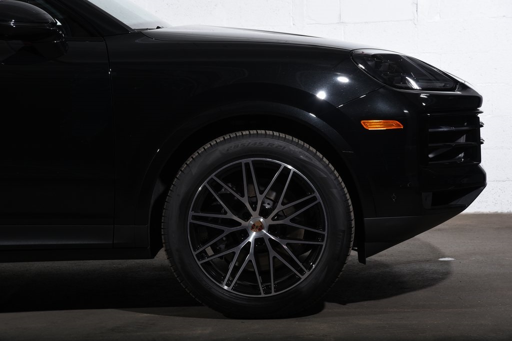 2025 Porsche Cayenne photo 14