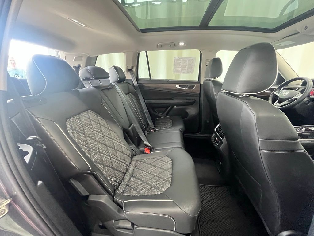 2024 Volkswagen Atlas SEL Premium R-Line photo 25