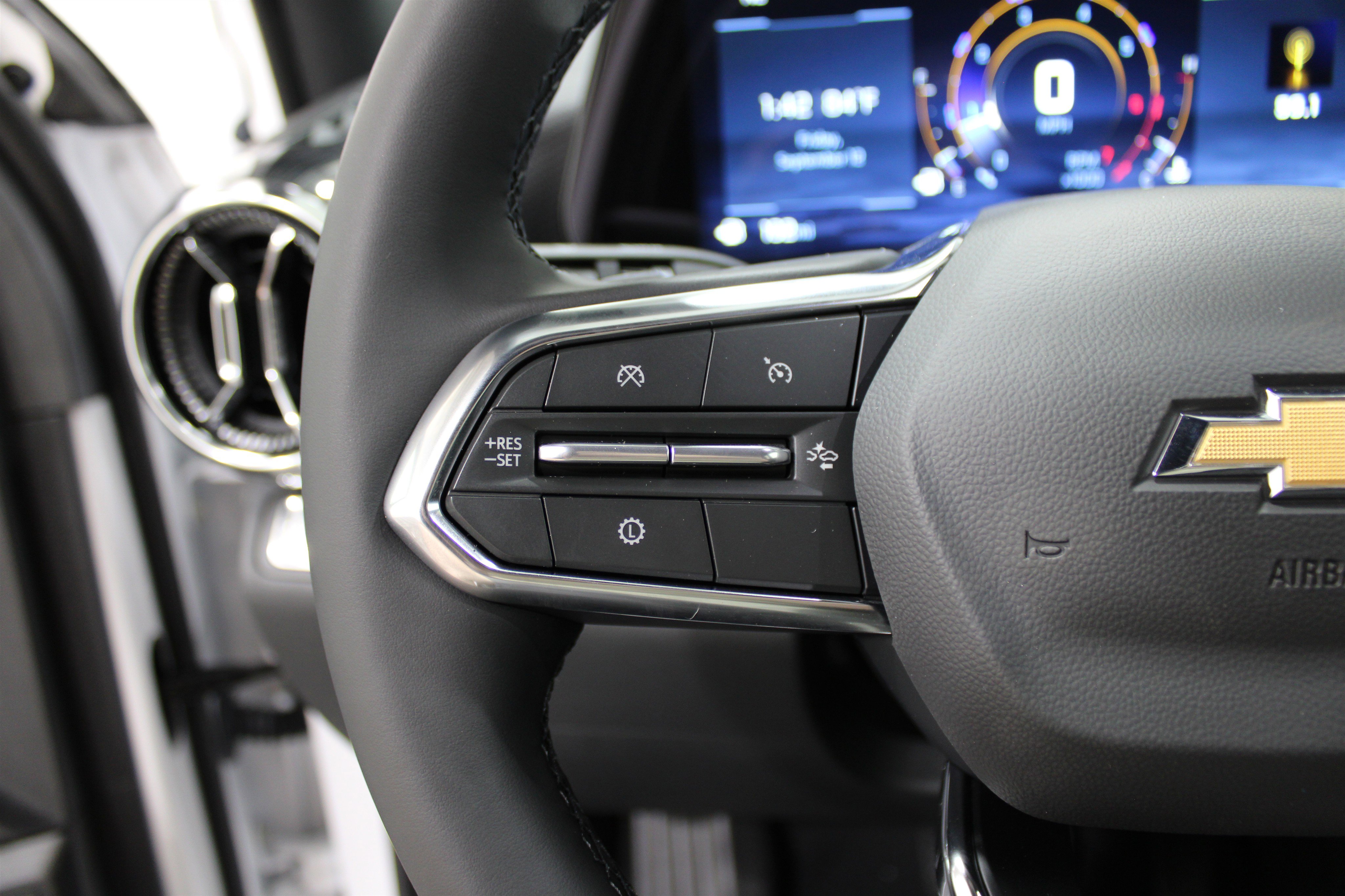2026 Chevrolet Equinox LT photo 2