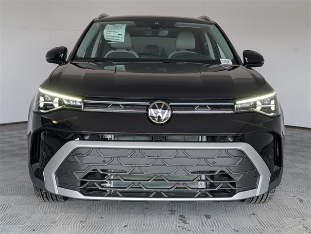 2025 Volkswagen Taos SE photo 2