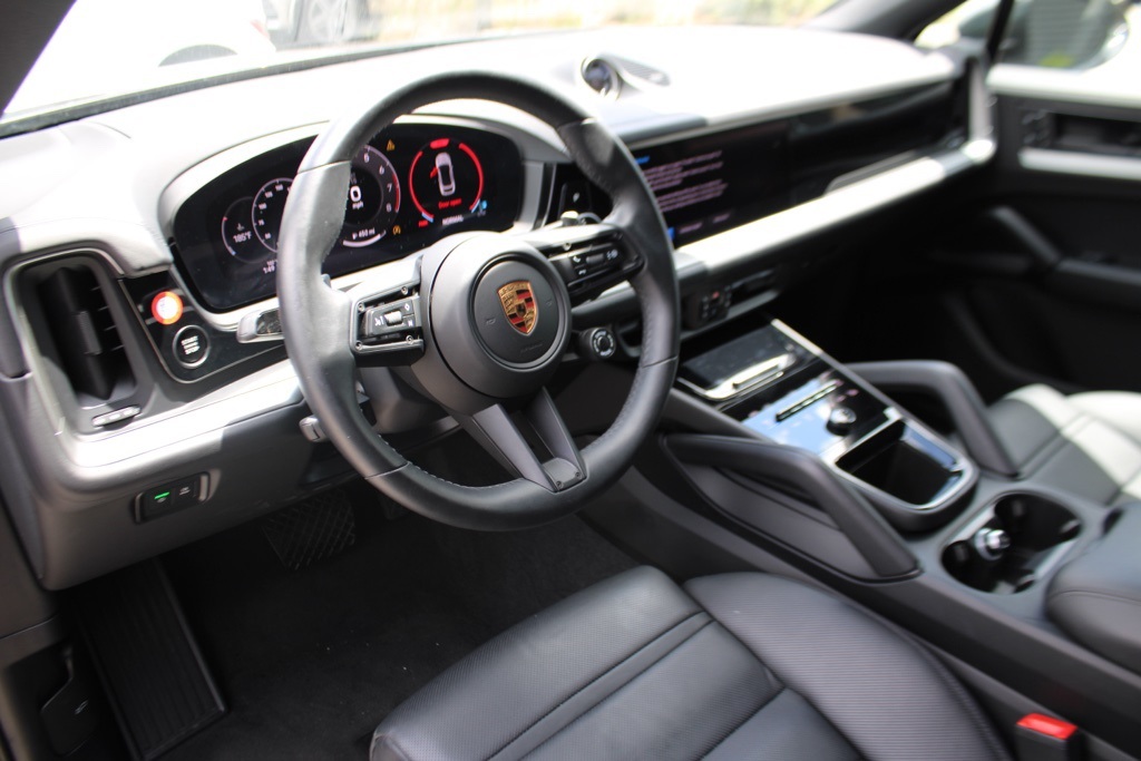 2024 Porsche Cayenne Coupe photo 3