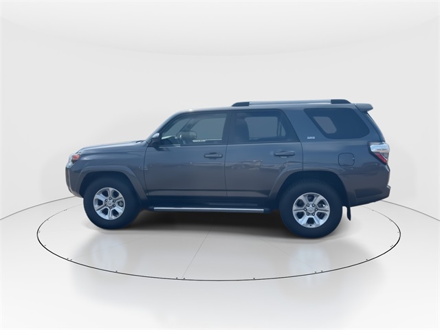 2020 Toyota 4Runner SR5 photo 2