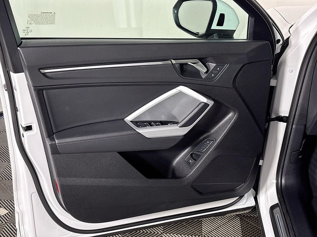 2024 Audi Q3 S line Premium photo 9