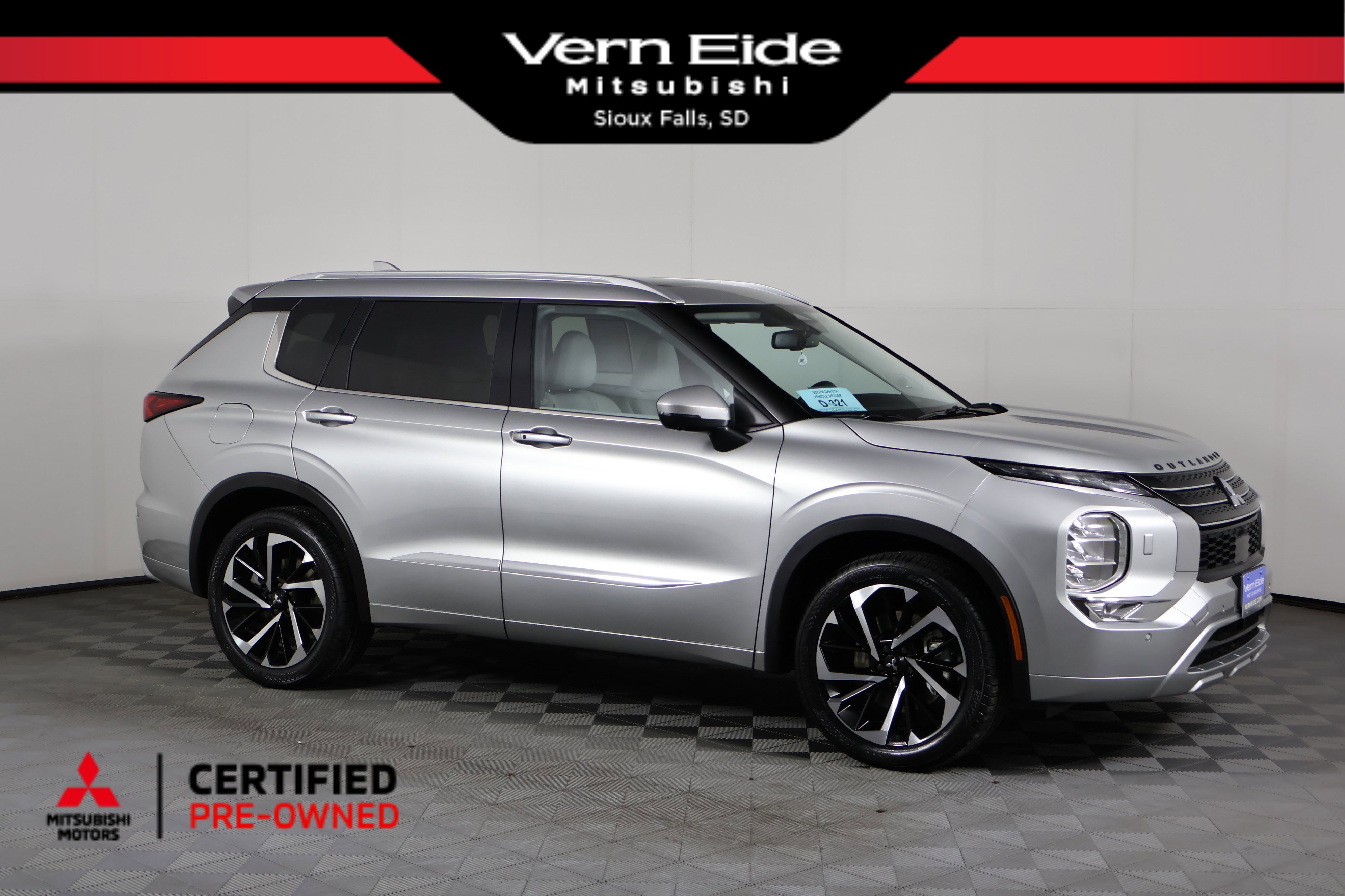 2024 Mitsubishi Outlander SEL's photo