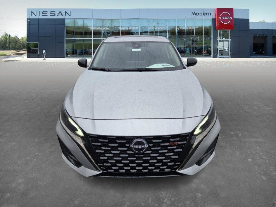 2025 Nissan Altima SR photo 2