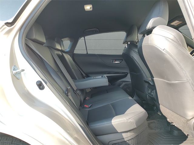 2022 Toyota Venza XLE photo 13