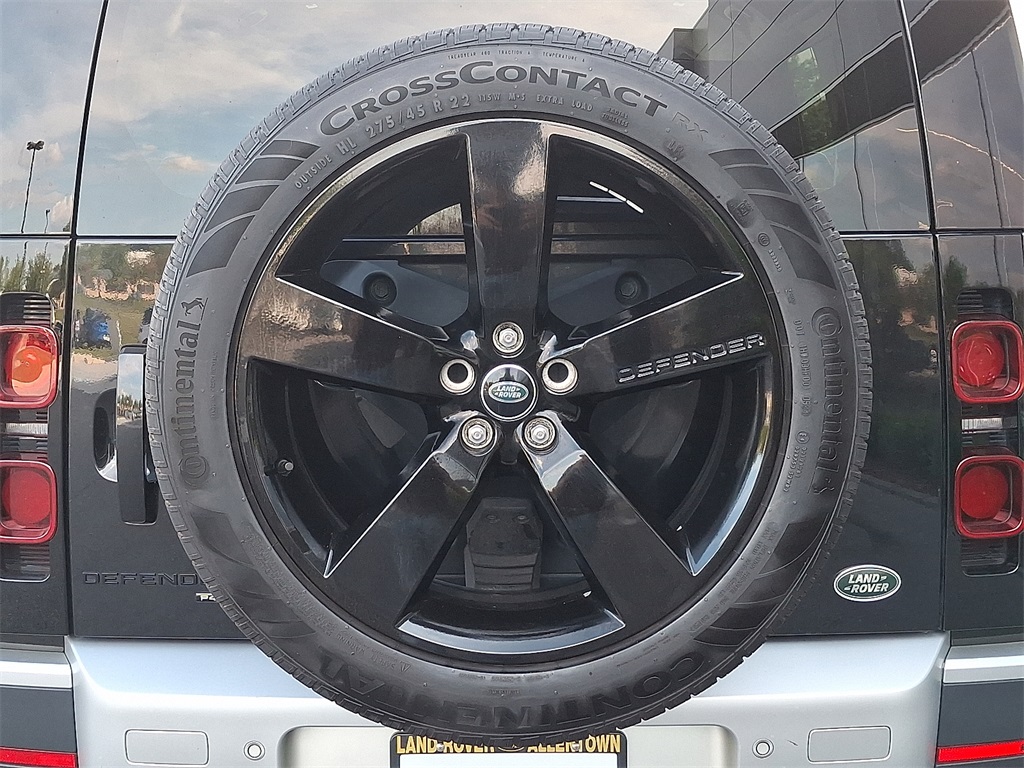 2023 Land Rover Defender 110 SE photo 24