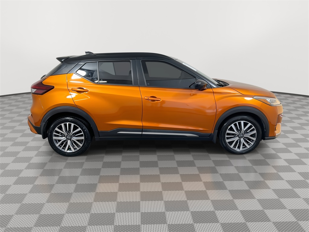 2023 Nissan Kicks SR photo 9
