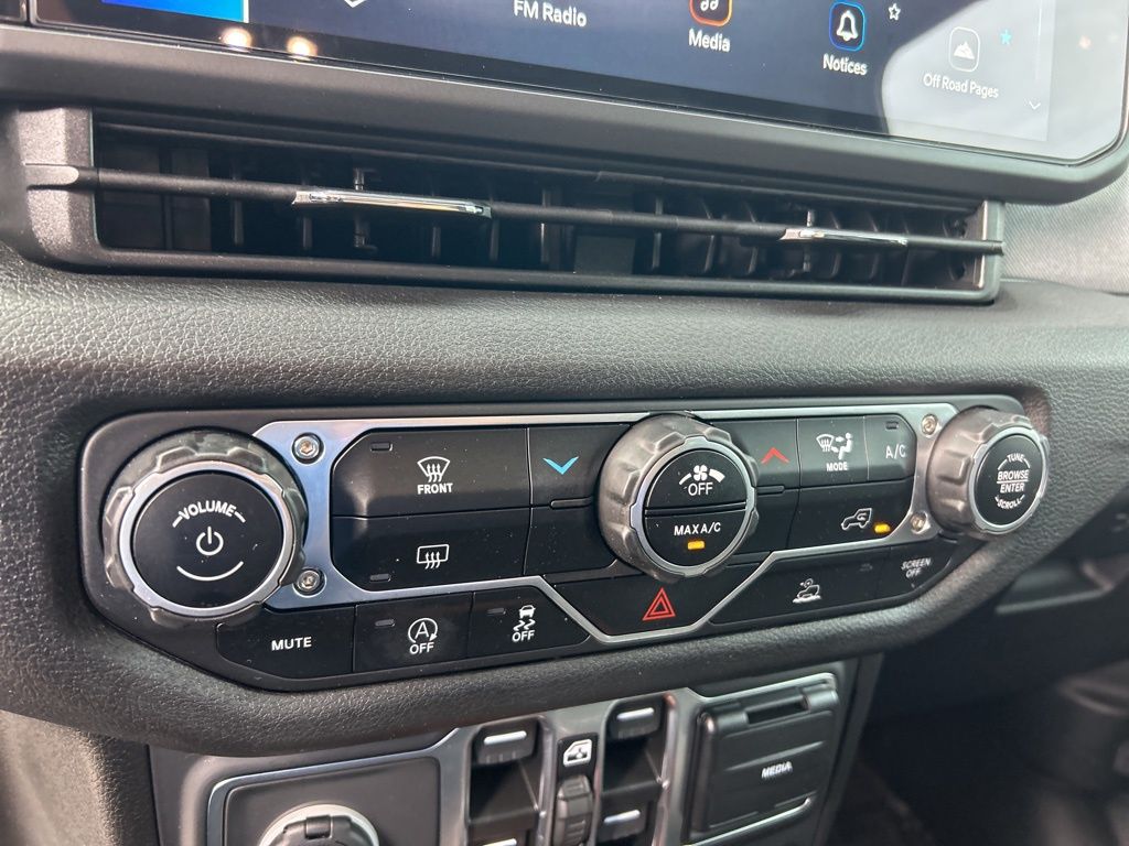 2024 Jeep Gladiator photo 34