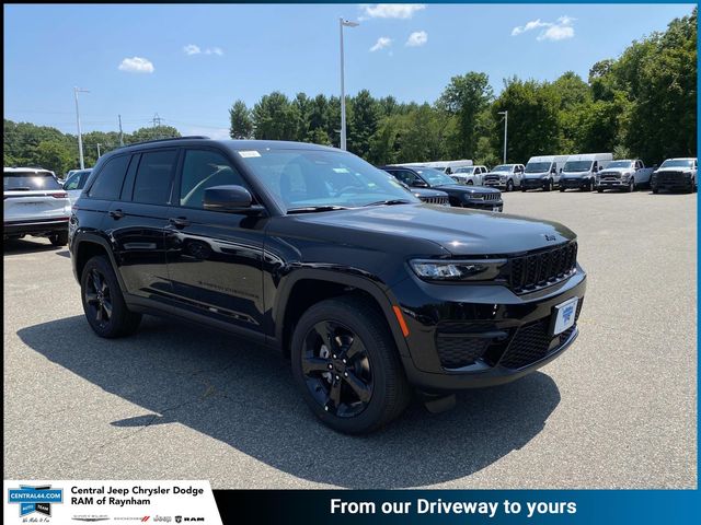 2025 Jeep Grand Cherokee Altitude's photo