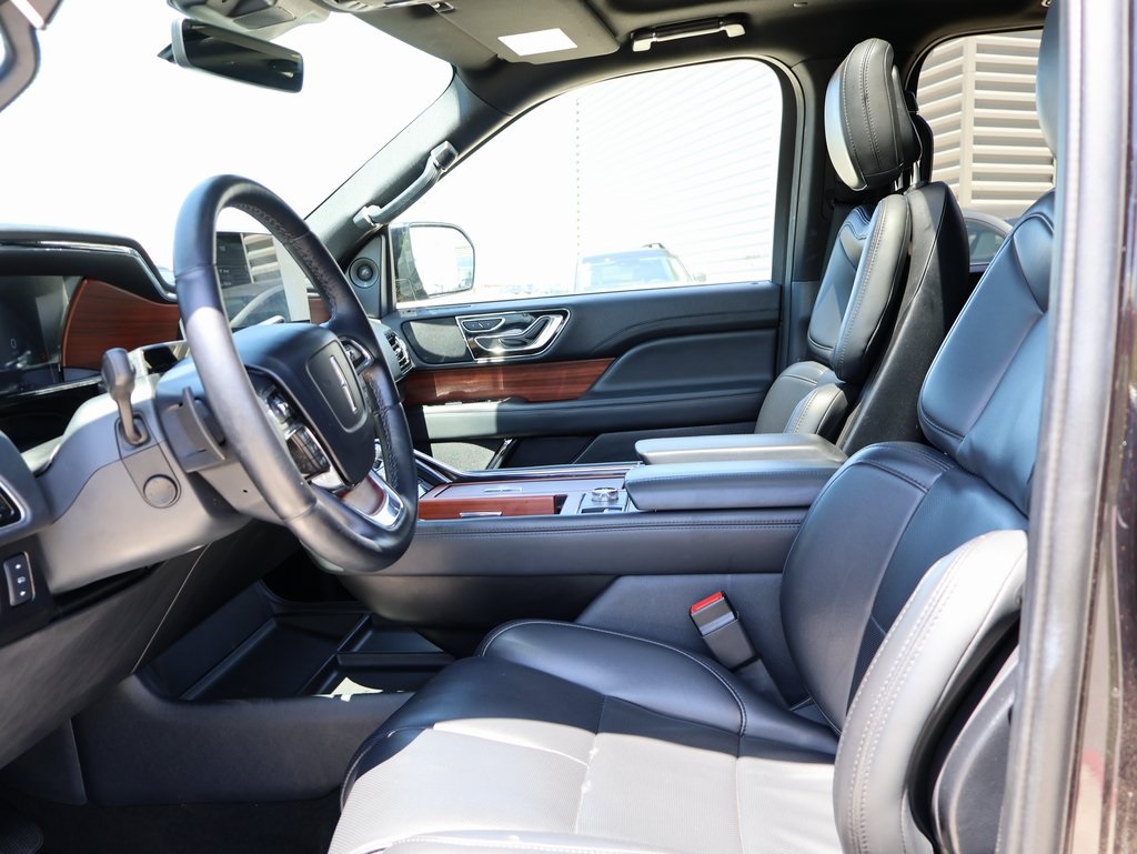 2024 Lincoln Navigator L Standard photo 25